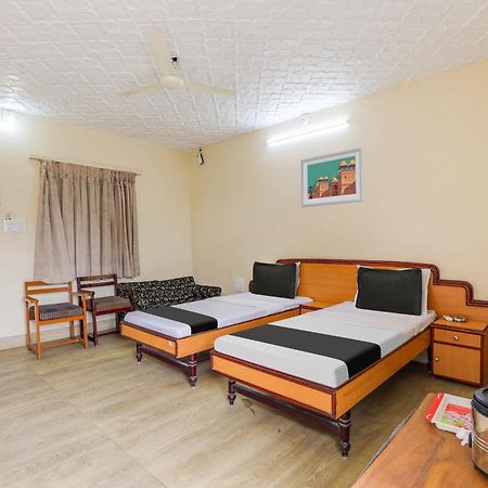 Hotel O Ellis Ahmedabad Buitenkant foto