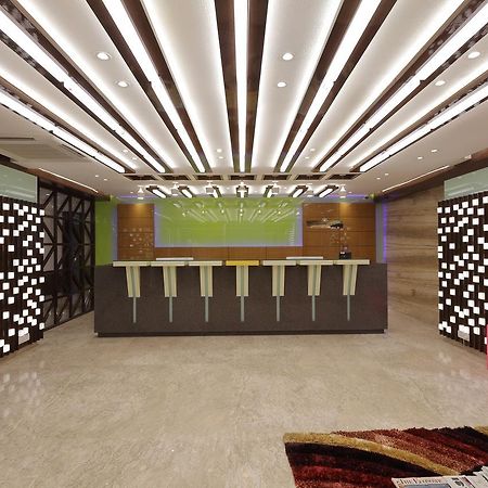 Hotel O Ellis Ahmedabad Buitenkant foto