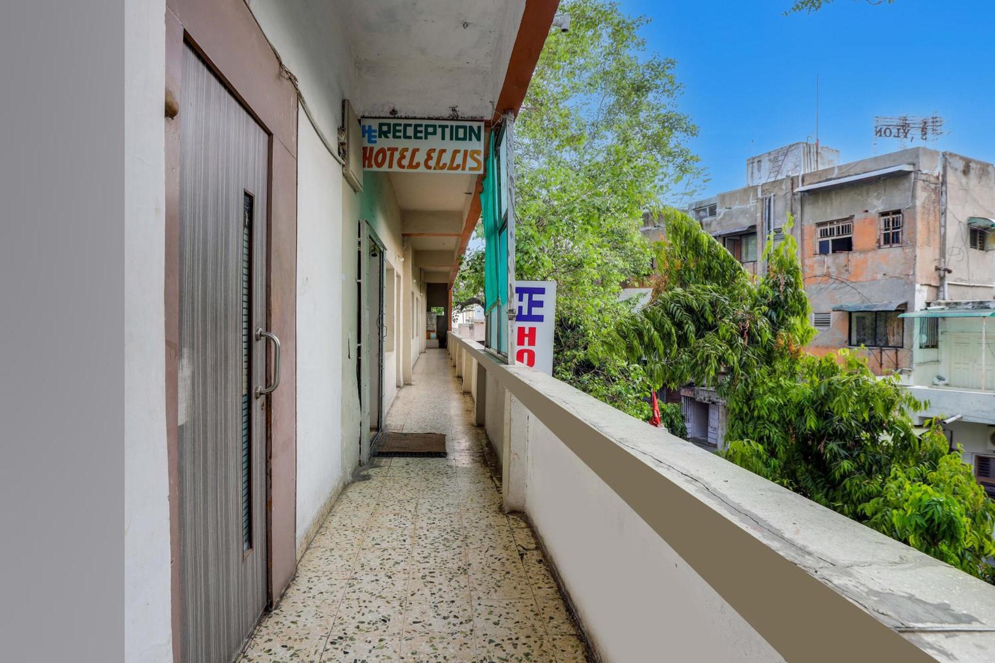Hotel O Ellis Ahmedabad Buitenkant foto