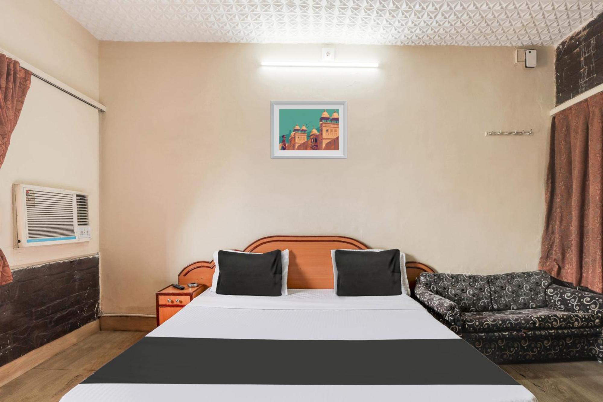 Hotel O Ellis Ahmedabad Buitenkant foto