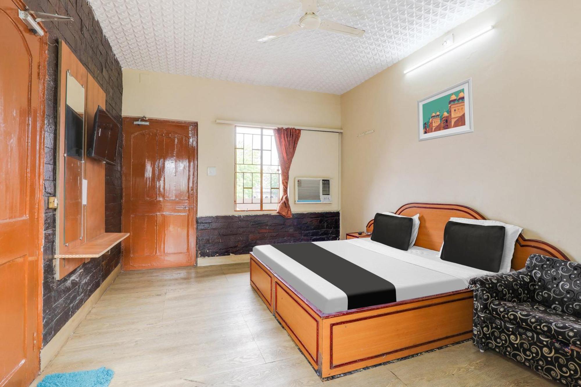 Hotel O Ellis Ahmedabad Buitenkant foto