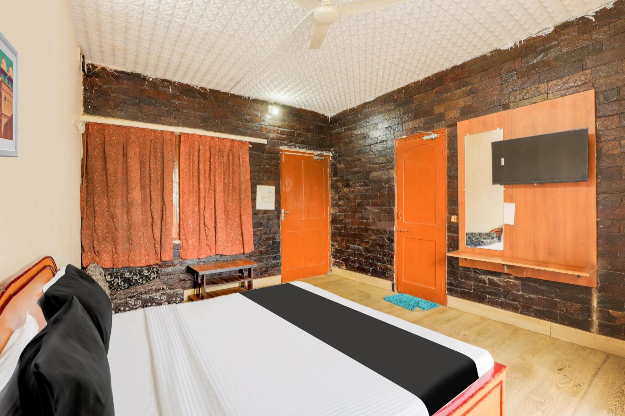 Hotel O Ellis Ahmedabad Buitenkant foto