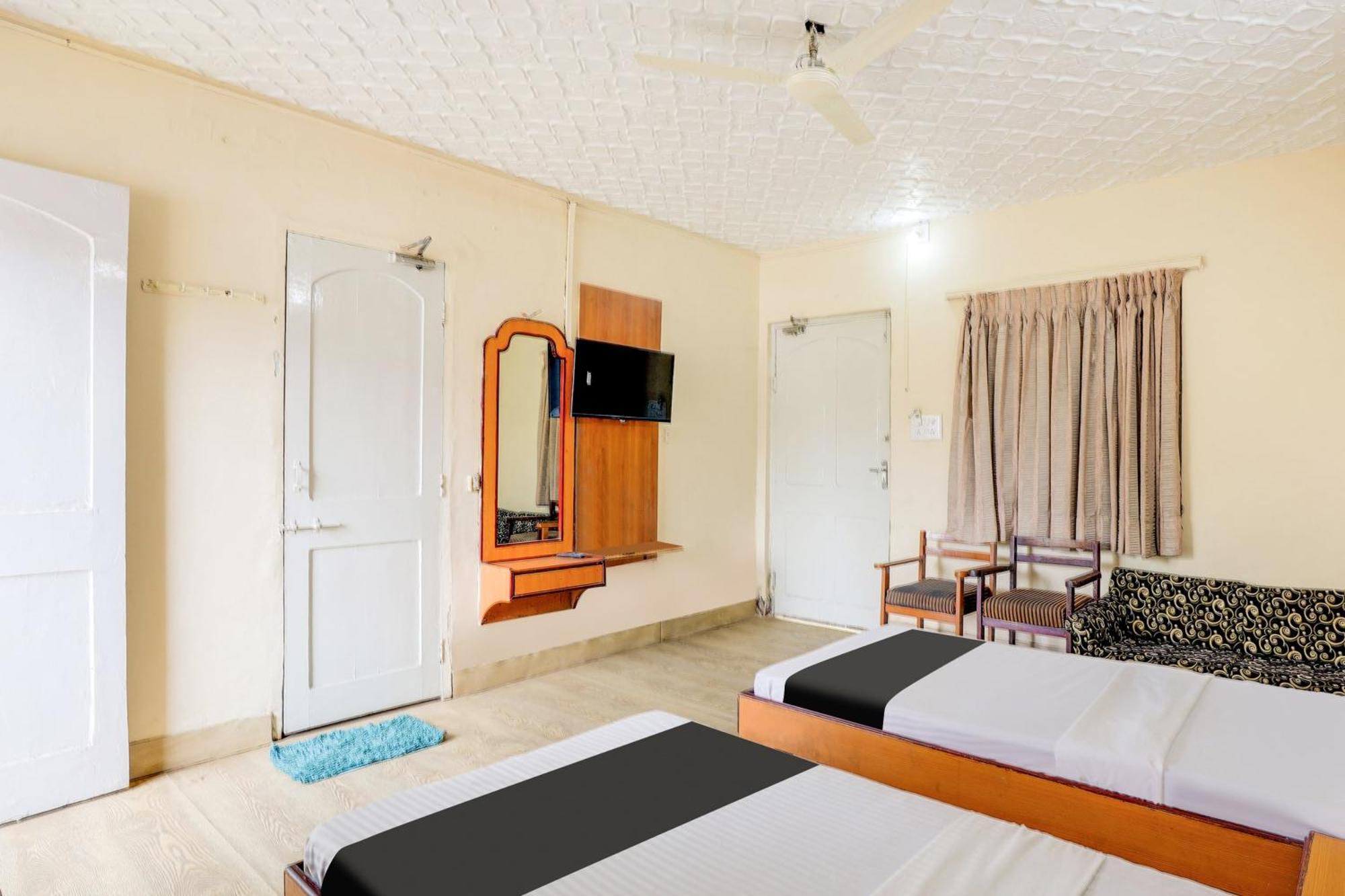 Hotel O Ellis Ahmedabad Buitenkant foto