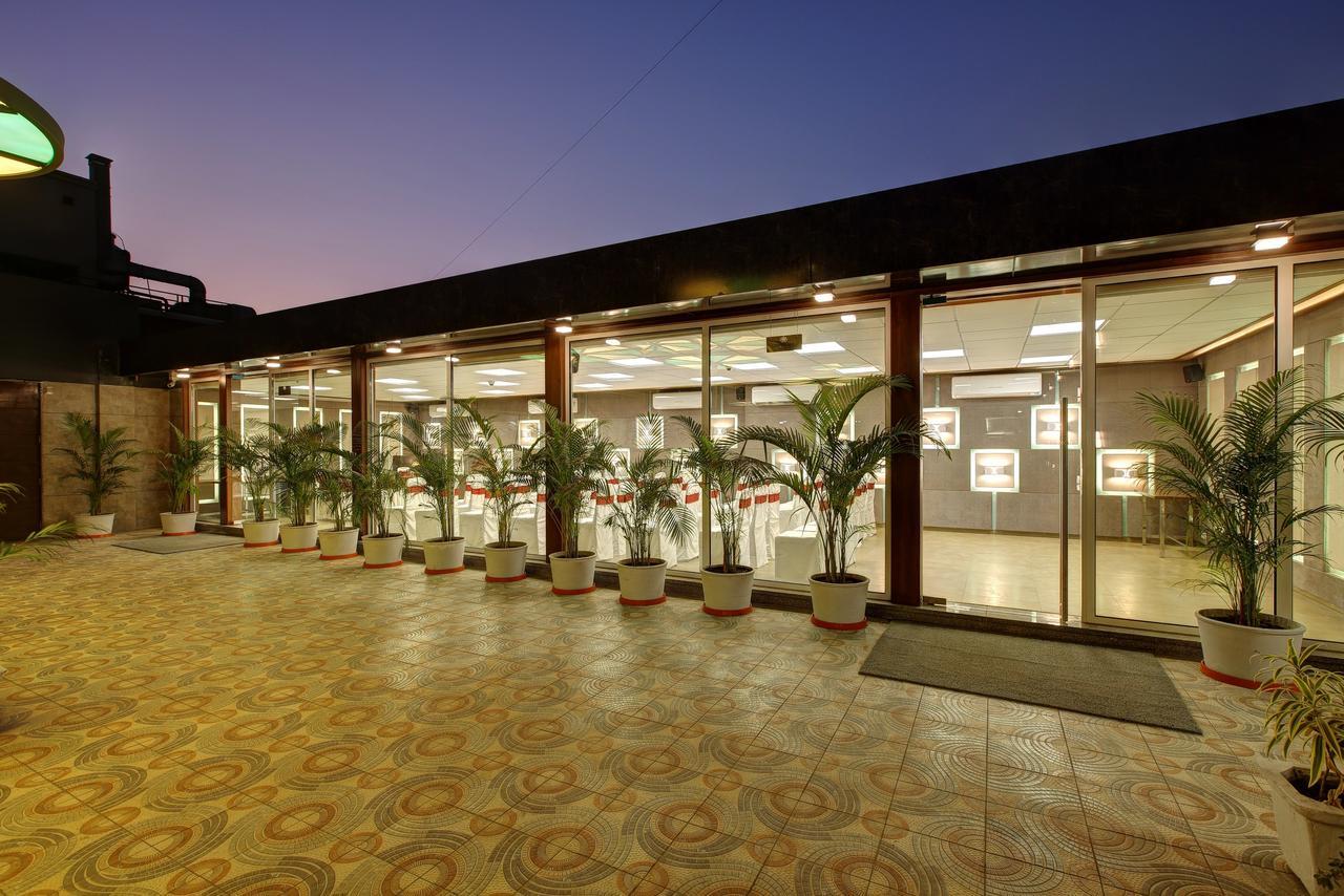 Hotel O Ellis Ahmedabad Buitenkant foto