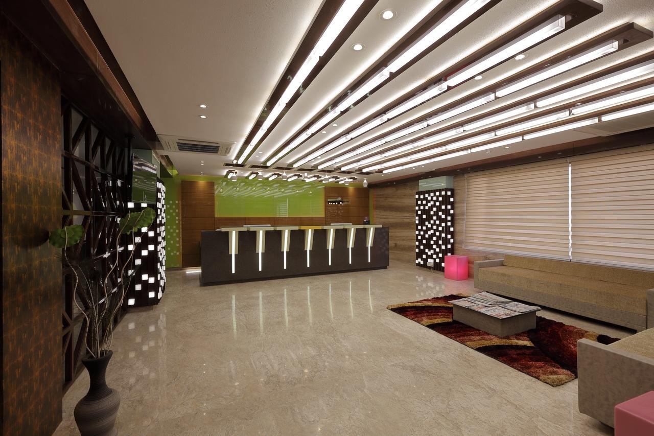 Hotel O Ellis Ahmedabad Buitenkant foto