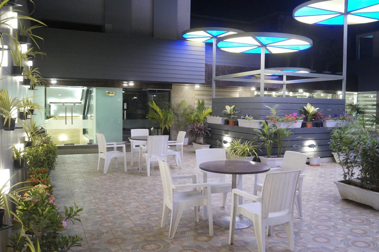 Hotel O Ellis Ahmedabad Buitenkant foto